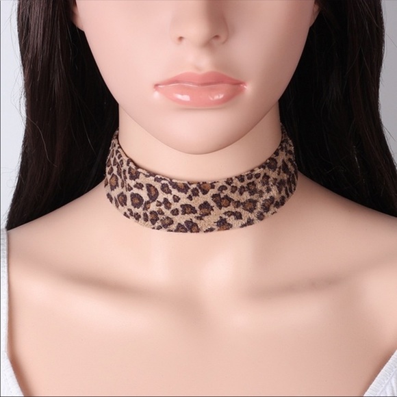 Jewelry - Trendy Leopard Print Choker